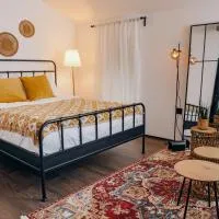 Open Concept Boutique Hotel - free breakfast & parking, hotel v Belehrade