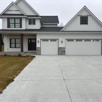 Luxurious Sweet Escape stunning custom Home!, hotel near Dodge Center Airport - TOB, Rochester