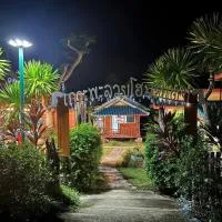PhaluaiHomestay พะลวยโฮมสเตย์ บ้านไม้: Koh Phaluai şehrinde bir otel