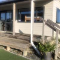 3 double beds and 1 sofa bed, 57 Pavilion Drive，位于奥克兰奥克兰机场 - AKL附近的酒店