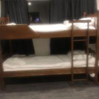 3 Bunks beds and 1 sofa bed Room, 57 Pavilion Drive, hotel near Auckland Airport - AKL, Auckland