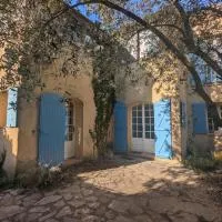 Charmant T3 dans un mas provençal proche Avignon, hotel en Pujaut