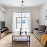 Levante - 2-BR Apt & Terrace in Larnaca, hotel cerca de Aeropuerto internacional de Larnaca - LCA, Lárnaca