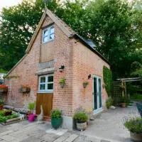 The Old Pigsty Dorset, Cosy Romantic Escape For Two, hotel din Buckland Newton