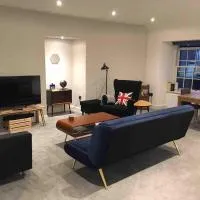 Modern loft style apartment in converted church, hotel a Edimburg