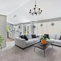 Hunter Lodge Your Papamoa Beach Escape Rest Relax Stay, hotell i Papamoa