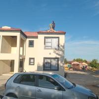 Sunrise Guest house, hotel cerca de Pilanesberg International Airport - NTY, Mogwase