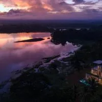 Lakefront Private Pool Villa Full Privacy Nature Escape – hotel w mieście Melsiripura