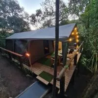 Squirrels Rest Treetop Glamping, hotel en Knysna