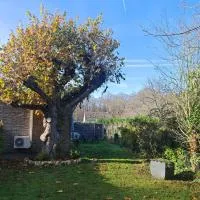 charmante maisonnette & jardin non clos proche forêt, Hotel in Bullion