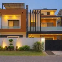Haven Lodge Islamabad - 7BR Family Home with Mountain View & BBQ, hotel v destinaci Islámábád