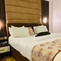 De Bay Lux Hotel & Suites, Lekki, Lagos، فندق في Maiyegun