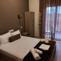 Hotel Isidora، فندق في Loutrós