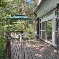 Mountain chalet getaway at Fuji-Sanroku 富士山麓のシャレー風山荘, viešbutis mieste Narusawa