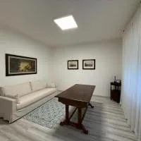 Elena's apartment - casa gialla, hotell i Quartesana