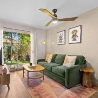 Casa Aloha Designer Condo w Oceanfront Pool, hotel en Kailua-Kona