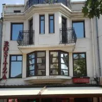 Family Hotel Rositsa, hotel di Sevlievo
