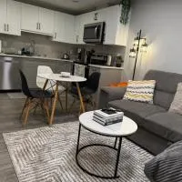 Relax, Recharge, Repeat 2Bedroom Walkout Haven, hotel di Calgary