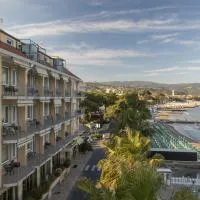 B&B HOTEL Diano Marina Palace، فندق في ديانو مارينا