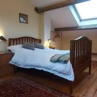 Restful attic room in riverside spot, viešbutis mieste Hebden Bridge
