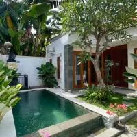 Peaceful Tropical Villa with private pool, hotel v destinaci Panji