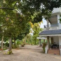 Veluthully Kayal Homestay, hotelli kohteessa Eramalloor
