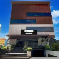 Palette Naveena Grand Hyderabad, מלון בMadhapur