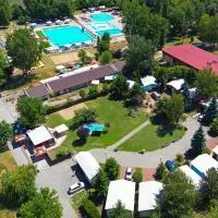 Chatova osada Family Resort Thermalpark inclusiv, hotel sa Patince