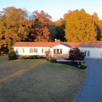 Farm Stay at Golden Meadows, hotel dicht bij: Luchthaven Concord Regional - USA, Concord