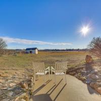 3 Acres of Serenity! Countryside Home in Dickinson，位于迪金森Theodore Roosevelt Regional Airport - DIK附近的酒店