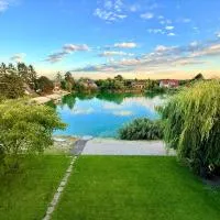 Seehaus 22- Lake house with private beach、Grafenwörthのホテル