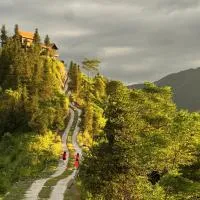 Bản Luốc Ecolodge: Tuyên Quang şehrinde bir otel
