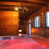 Villa Landidyll mit wunderschönem-seperatem Wellnessbereich, hotel in Joachimsthal