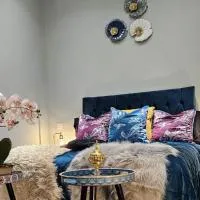 Airport Stays - Deluxe Studio London Heathrow โรงแรมในเฮส์
