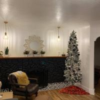 #StayinMyDistrict Twin Falls Spanish-Boho Getaway, hotel near Joslin Field - Magic Valley Regional - TWF, Twin Falls