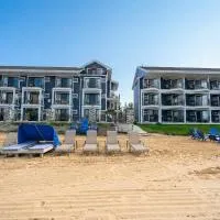Pointes North Beachfront Hotel - 2 Person Spa Tub Studios – hotel w mieście Traverse City