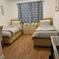 The Bungalow by SJP - Twin Room、ケタリングのホテル