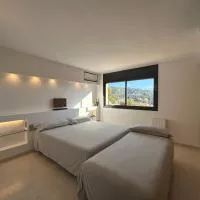 House for 8-14 people 25 min from Barcelona, Montserrat, Sitges, Penedes, Sant Cugat, hotel u gradu Abrera
