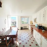Gite La Tanière, Hotel in Siradan