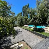 Agradable casa con Tina de agua Caliente y Piscina، فندق في كيلون