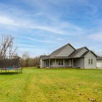 Family and Pet Friendly! 7-Acre Escape in Jefferson, &xi;&epsilon;&nu;&omicron;&delta;&omicron;&chi;&epsilon;ί&omicron; &kappa;&omicron;&nu;&tau;ά &sigma;&tau;&omicron; &Alpha;&epsilon;&rho;&omicron;&delta;&rho;ό&mu;&iota;&omicron; Ashtabula County - JFN, Jefferson