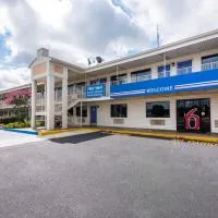 Motel 6-Anniston, AL, hotel din Oxford