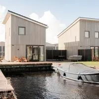 Waterlodge in Heeg - Relax, sail and enjoy!, hotel en Heeg