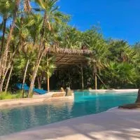 Kin Resort Lodge, hotel em Maya Beach