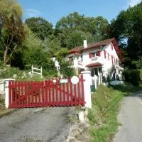 maison de famille a la campagne, Hotel in Garindein