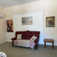 U4A upstairs ensuite room Home feel place，位于鲍恩宝荣机场 - ZBO附近的酒店