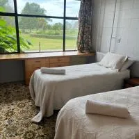 Green Hayes Estate Rentals - R 2 Magnolia House, хотел в Temuka