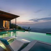 StayVista at Savara with Heated Infinity Pool and Jacuzzi, Hotel in Kasauli