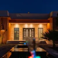 Private Oasis In Barka Gardens, playgrounds & Pools, perfect family Gateway, hotel v destinácii Murayjāt
