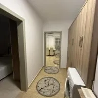 Iljon Apartments, hotel di Tushemisht